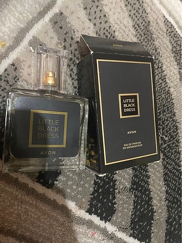Litte black avon parfüm