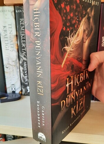 Hiçbir Dünyanın Kızı Carissa Broadbent