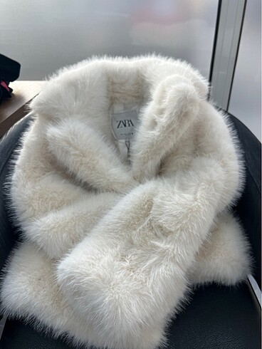 Zara Zara kürk peluş etiketi üzerin de