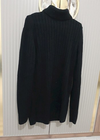 Siyah Boğazlı İnce Triko Kazak - Görsel 3