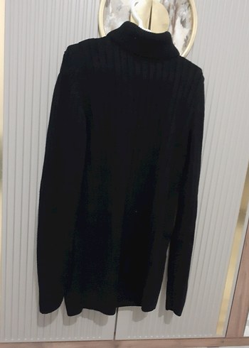 Siyah Boğazlı İnce Triko Kazak - Görsel 2