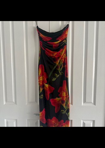 Çiçek Desenli Drapeli Uzun Straplez Elbise - Görsel 3