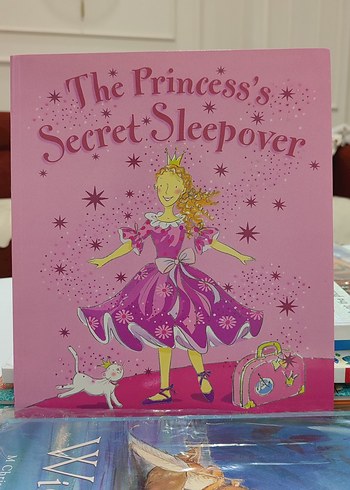 The Princess's Secret Sleepover Çocuk Kitabı