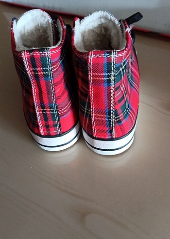37 Beden Kareli Kırmızı kışlık Converse