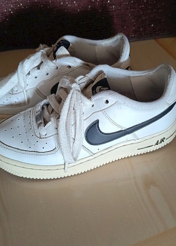 Beyaz Nike Air Force 1 Spor Ayakkabı - Görsel 4