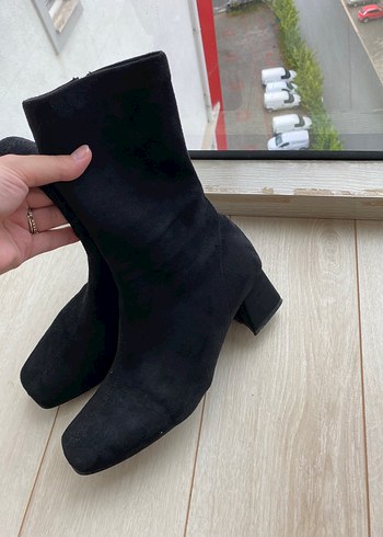 Siyah Süet İnce Topuklu Kadın Çizme - Görsel 2