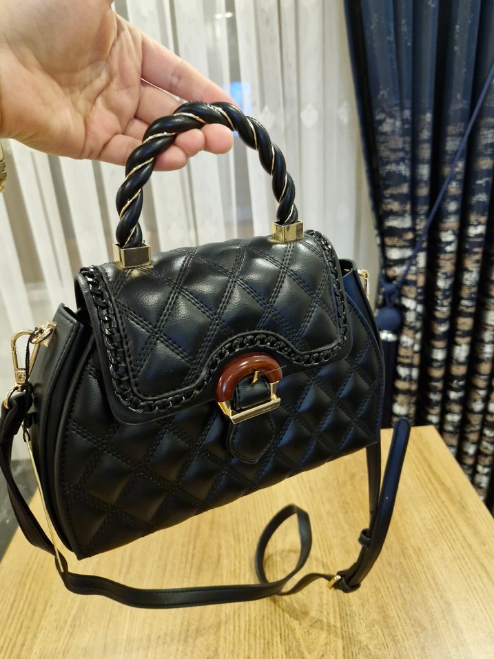 Siyah Deri Kapitone Kadın Çanta - Görsel 5