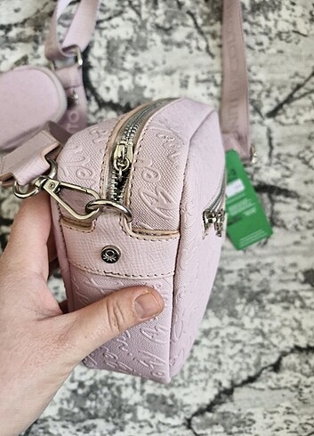 Beden çeşitli Renk Benetton etiketli çanta
