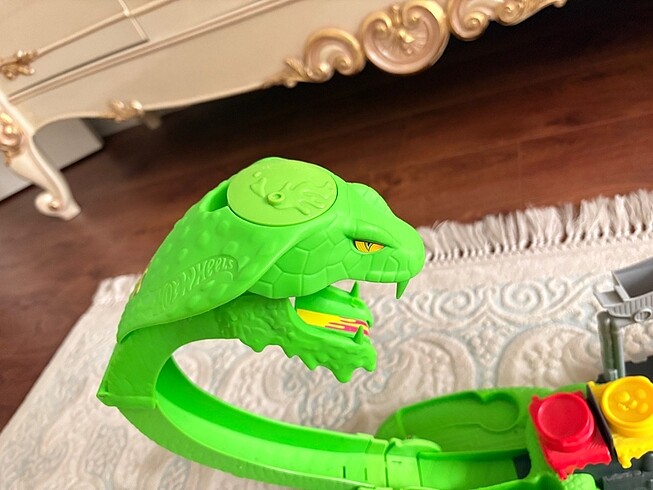  Beden Hotwheels Zehirli Yılanla Çarpışma Oyun