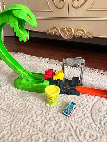 Hotwheels Zehirli Yılanla Çarpışma Oyun