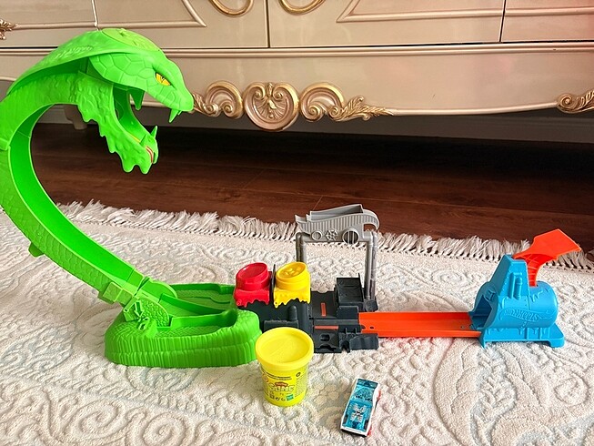  Hotwheels Zehirli Yılanla Çarpışma Oyun