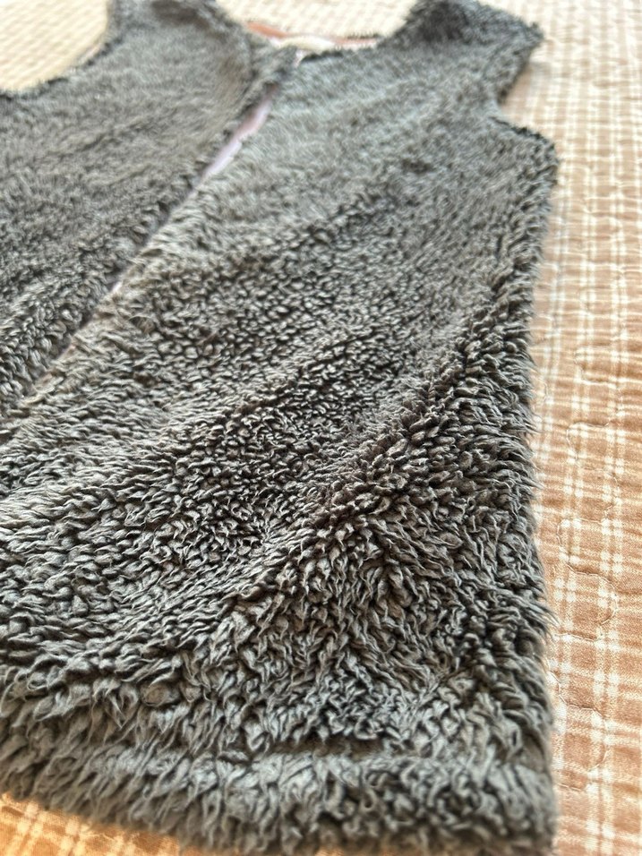 Kız Çocuk Gri Kürklü Kolsuz Yelek - Görsel 3