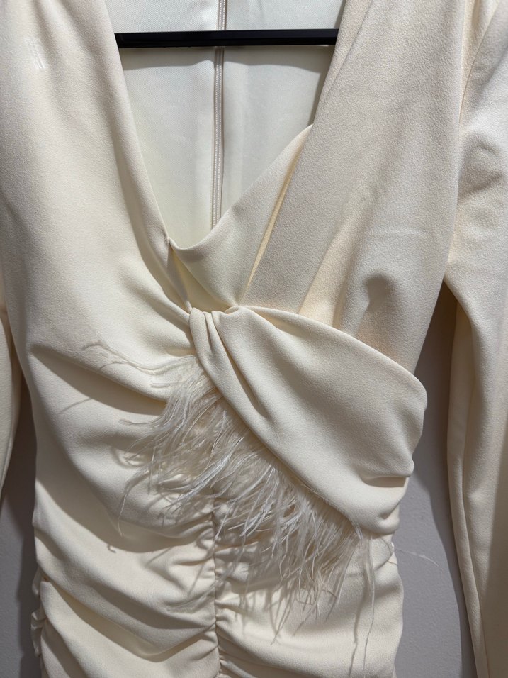 Drapeli Beyaz Mini V Yaka Elbise - Görsel 4