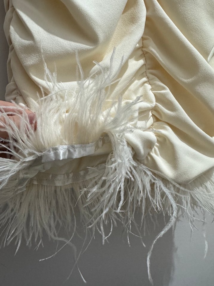 Drapeli Beyaz Mini V Yaka Elbise - Görsel 3