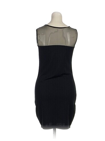 m Beden PreLoved Kısa Elbise %70 İndirimli.