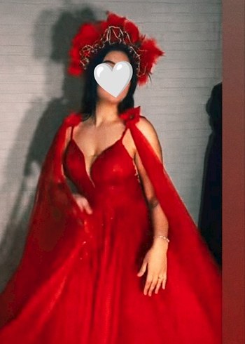 Kırmızı Uzun V Yaka Gotik Gelinlik - Görsel 3