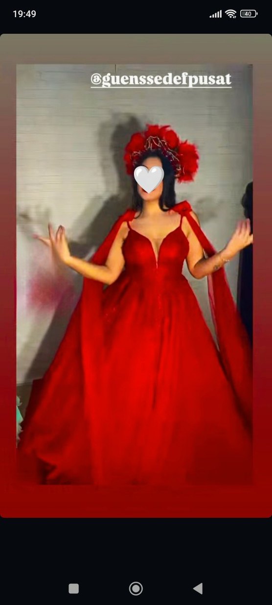 Kırmızı Uzun V Yaka Gotik Gelinlik - Görsel 2