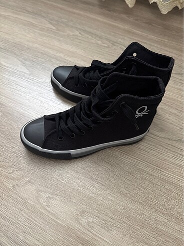 Benettoon convers