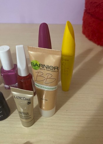 Çeşitli Makyaj Ürünleri ve Aksesuarları - Görsel 5