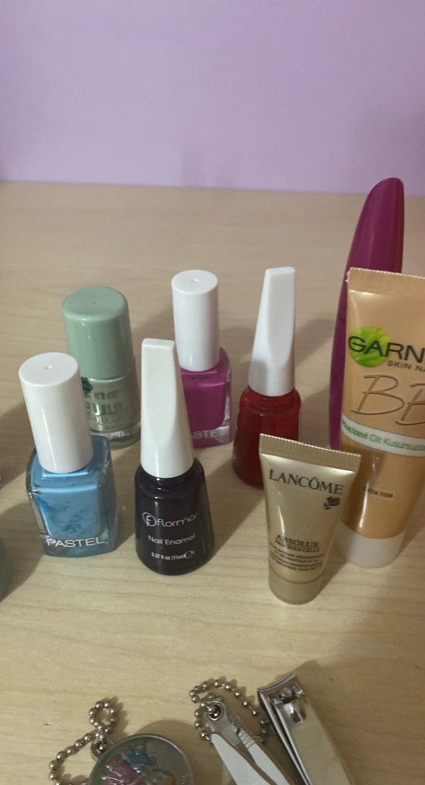 Çeşitli Makyaj Ürünleri ve Aksesuarları - Görsel 4