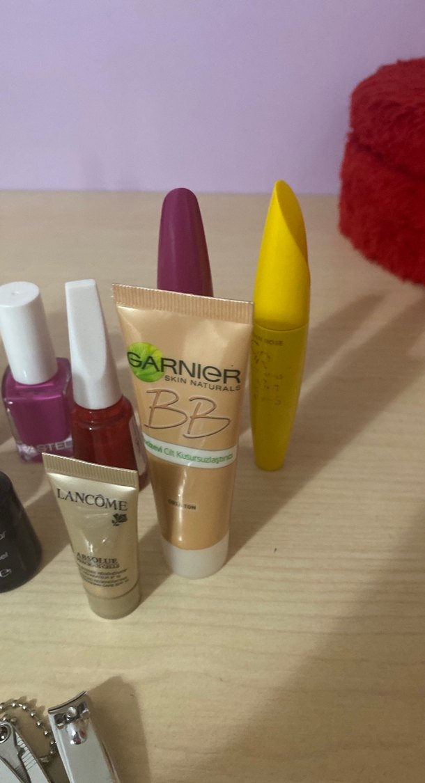 Çeşitli Makyaj Ürünleri ve Aksesuarları - Görsel 5