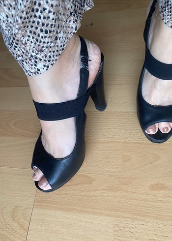 Siyah Kemerli Strappy Topuklu Ayakkabı - Görsel 4