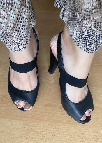 Siyah Kemerli Strappy Topuklu Ayakkabı - Görsel 3