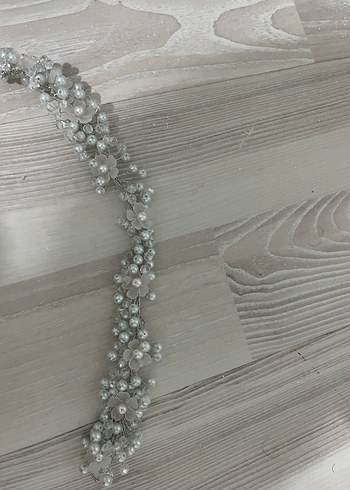 Boncuk Detaylı Gri Metal Saç Aksesuarı