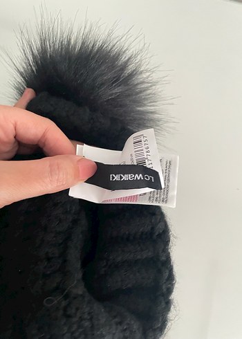 Kadın Siyah Örgü Yün Ponponlu Bere - Görsel 3