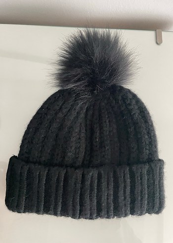 Kadın Siyah Örgü Yün Ponponlu Bere - Görsel 2