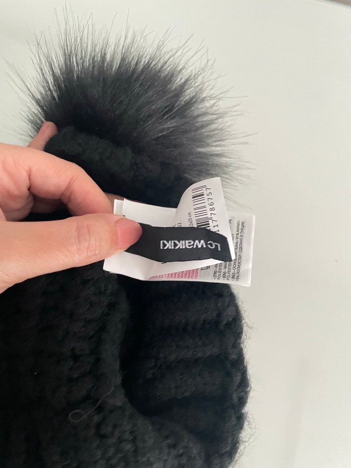 Kadın Siyah Örgü Yün Ponponlu Bere - Görsel 3