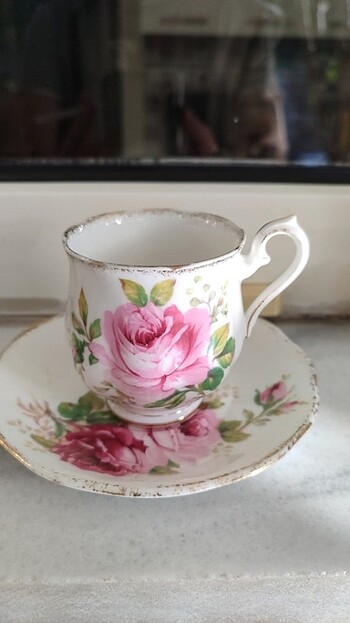 Royal Albert American Beauty