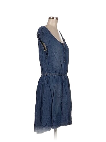 H&M H&M Kısa Elbise %70 İndirimli.