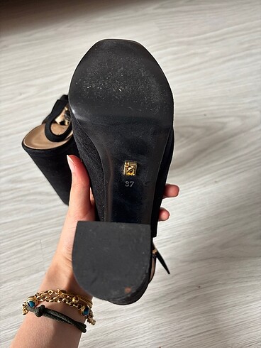 Siyah topuklu ayakkabı - Görsel 5