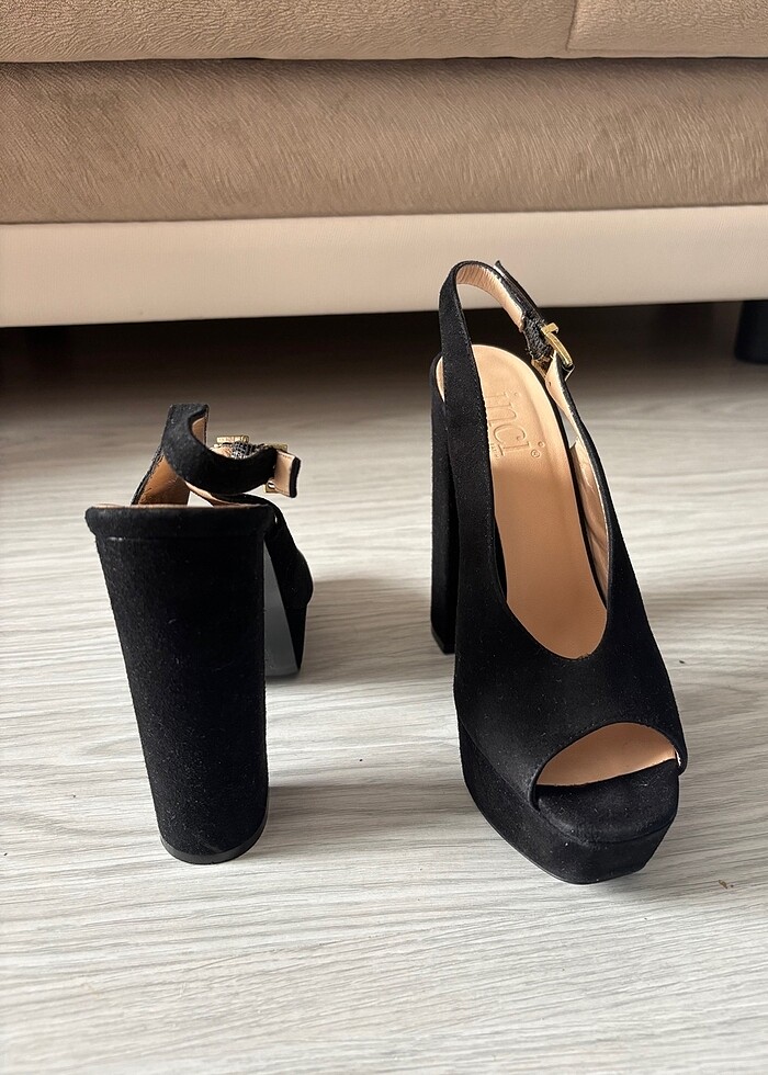 Siyah topuklu ayakkabı - Görsel 3