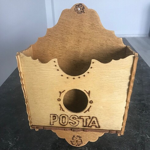 Ahşap posta kutusu