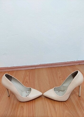 36 Beden KREM RENGİ STILETTO
