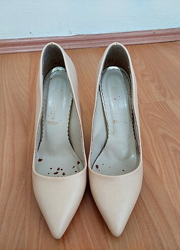 36 Beden ten rengi Renk KREM RENGİ STILETTO