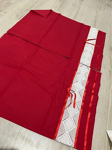  Beden kırmızı Renk 2 adet yastık kılıfı
