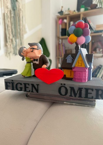 Gri Figürlü Sevimli Yaşlı Çift Biblosu