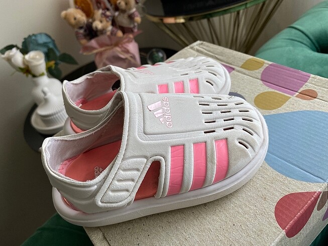 24 Beden Orijinal Adidas bebek sandalet