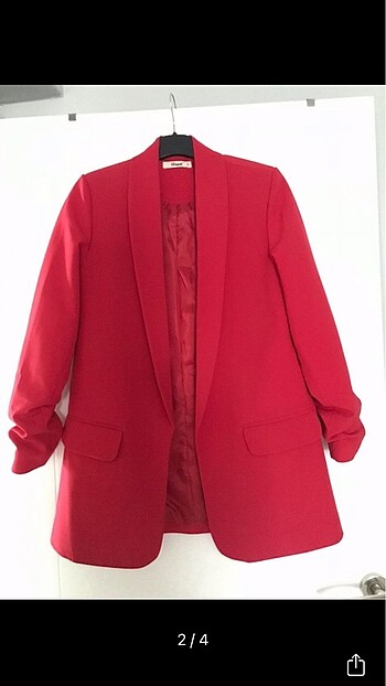 Kırmızı kolu büzgülü blazer ceket