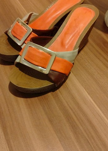 Tokalı Kahverengi Dolgu Topuklu Kadın Terlik - Görsel 2