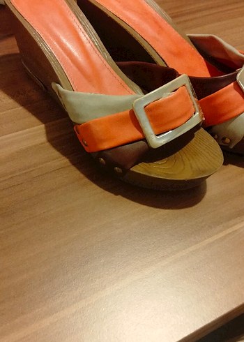 Tokalı Kahverengi Dolgu Topuklu Kadın Terlik - Görsel 3