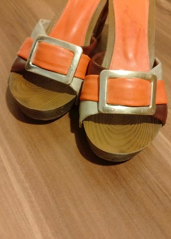 Tokalı Kahverengi Dolgu Topuklu Kadın Terlik - Görsel 4