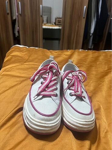38 Beden beyaz Renk PEMBE MARJİN SNEAKER