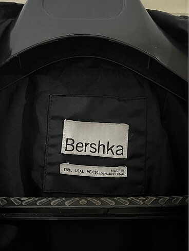 s Beden siyah Renk BERSHKA YAĞMURLUK