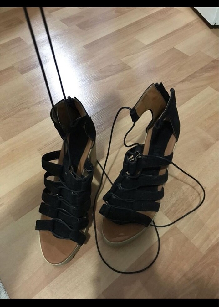 Siyah Topuklu Ayakkabı - Görsel 2