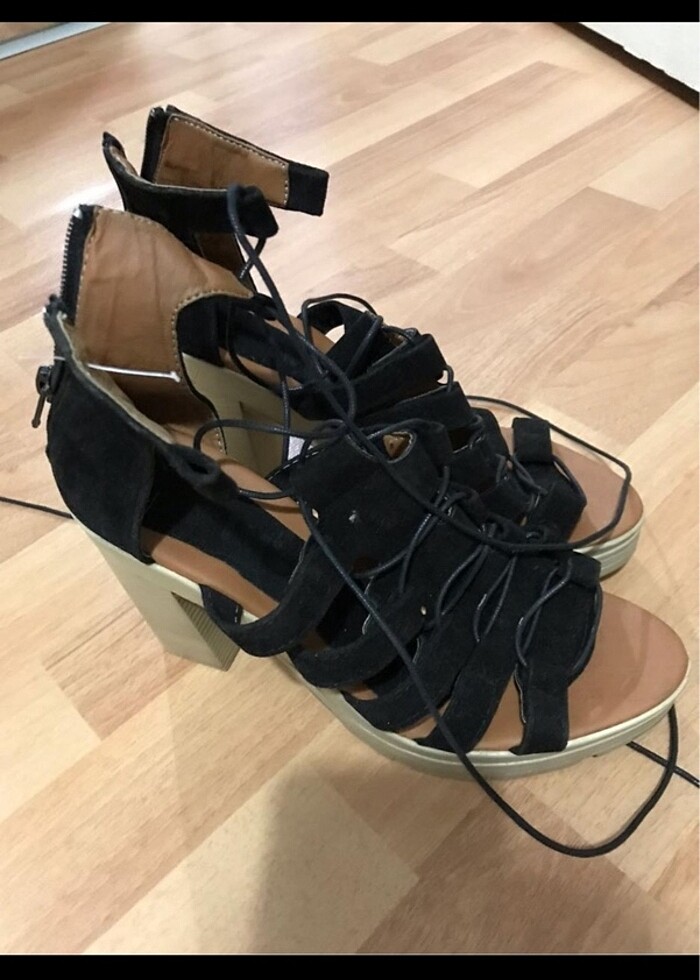 Siyah Topuklu Ayakkabı - Görsel 3