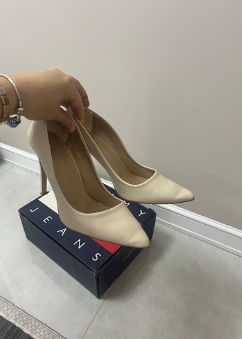 Elle Elle Ekru Stiletto